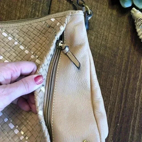 Elliot Lucca | Nude Leather Crossbody Bag w/Woven Pannel with Silver - Picture 4 of 11
